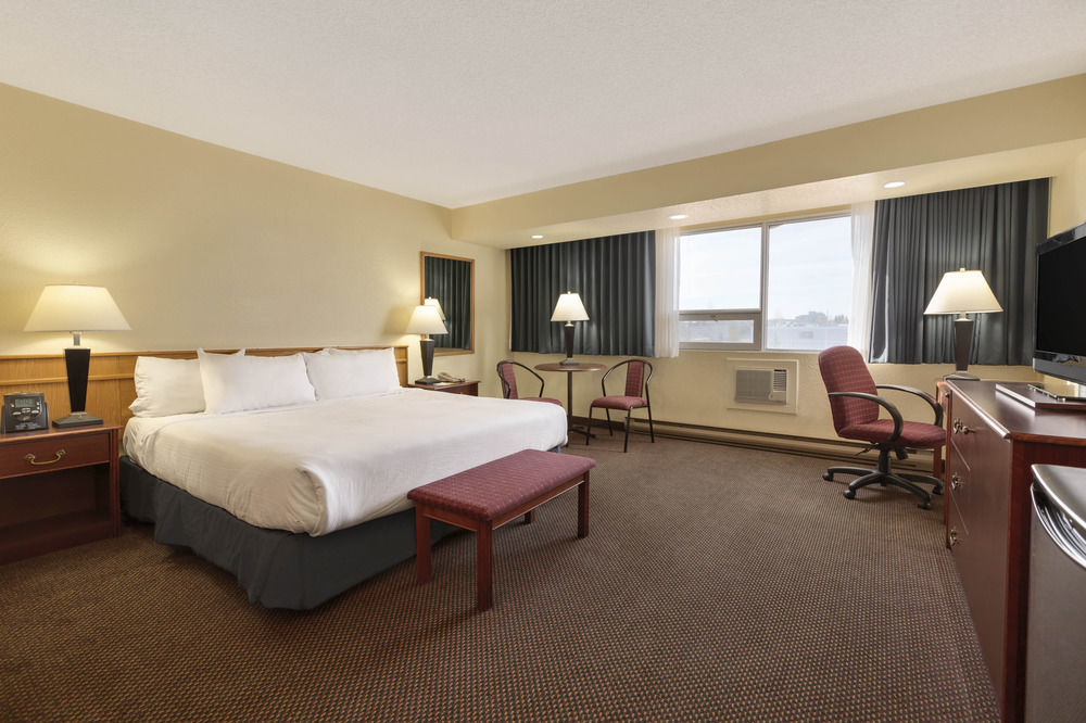 Best Western Plus Edmonton Airport Hotel Leduc Bagian luar foto